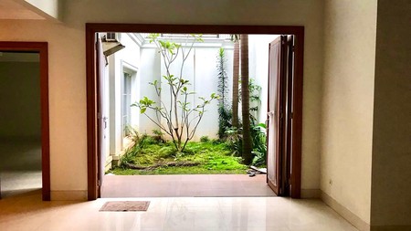 Di jual Rumah Lokasi Strategis di Jl. Panglima Polim, Melawai, Kebayoran Baru, Jakarta Selatan - Exclusive