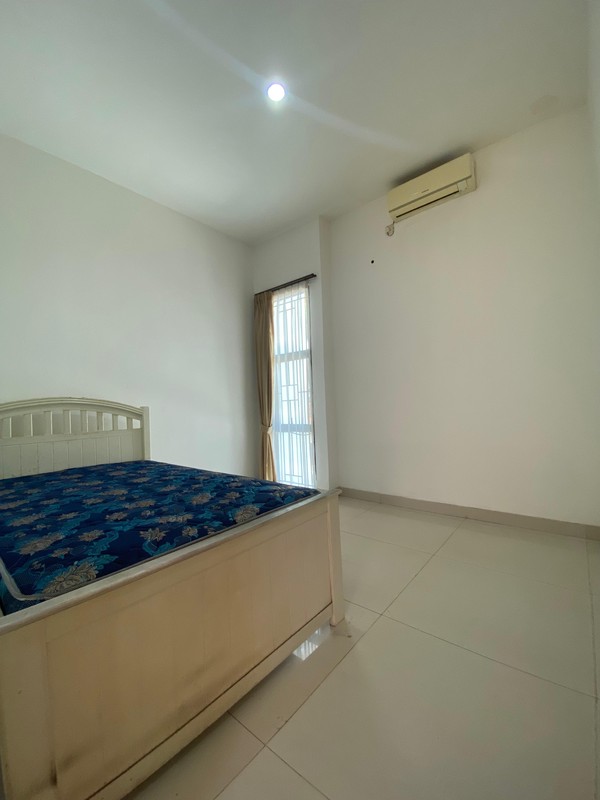 Rumah cantik siap huni dalam perumahan di Ciputat 