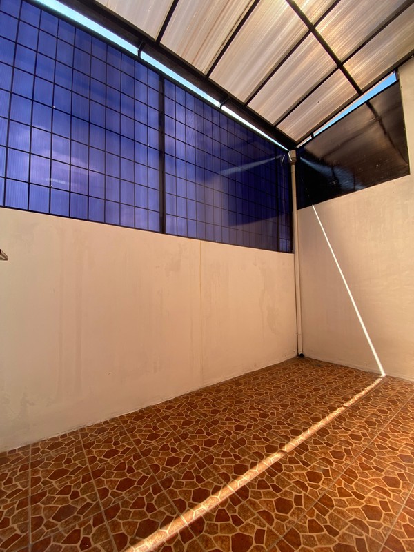 Rumah cantik siap huni dalam perumahan di Ciputat 