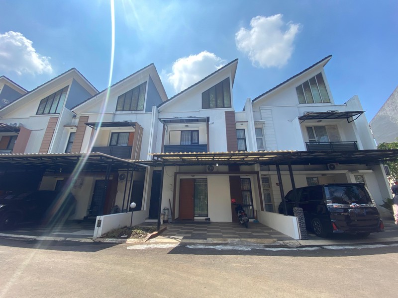 Rumah cantik siap huni dalam perumahan di Ciputat 