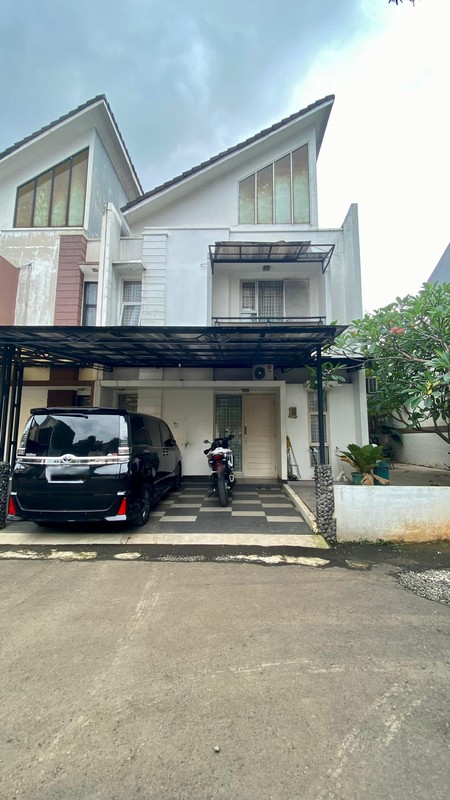 Rumah cantik siap huni dalam perumahan di Ciputat 