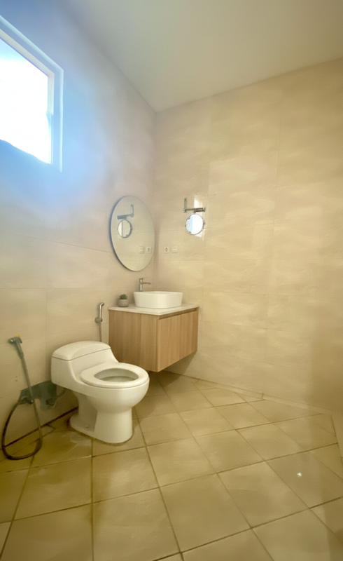 Rumah cantik siap huni dalam perumahan di Ciputat 