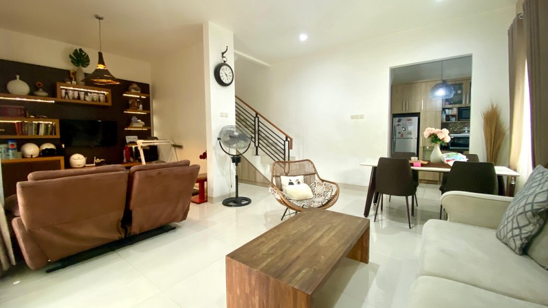 Rumah cantik siap huni dalam perumahan di Ciputat 