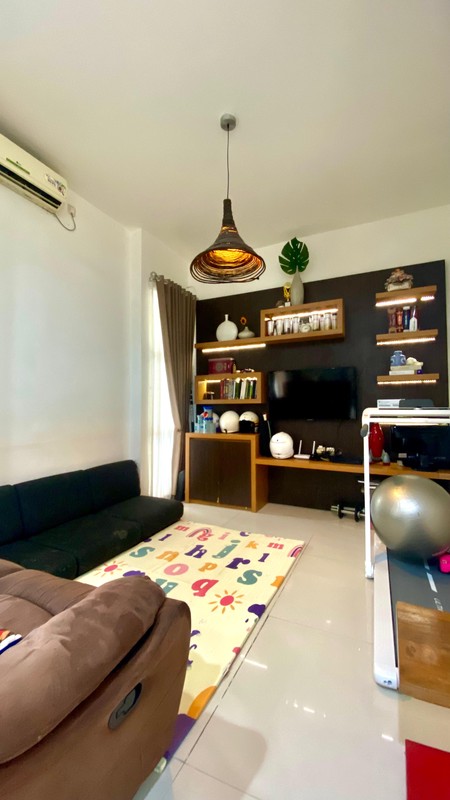 Rumah cantik siap huni dalam perumahan di Ciputat 