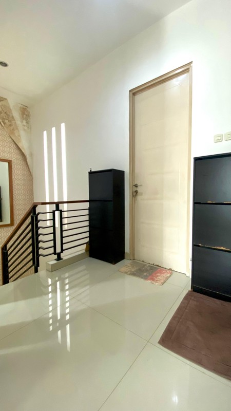 Rumah cantik siap huni dalam perumahan di Ciputat 