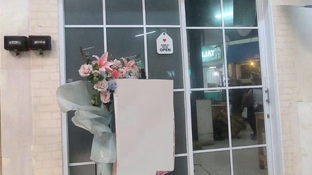 Kios dalam pusat perbelanjaan di Bintaro