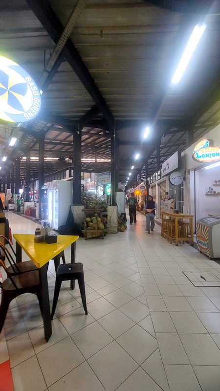 Kios dalam pusat perbelanjaan di Bintaro