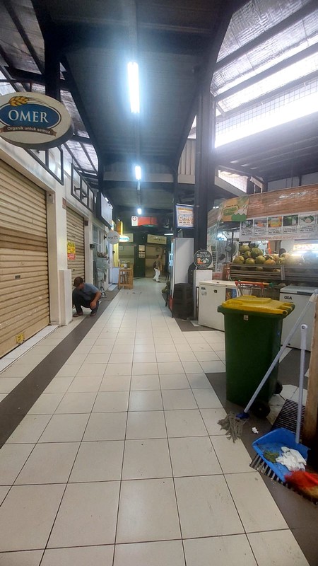 Kios dalam pusat perbelanjaan di Bintaro