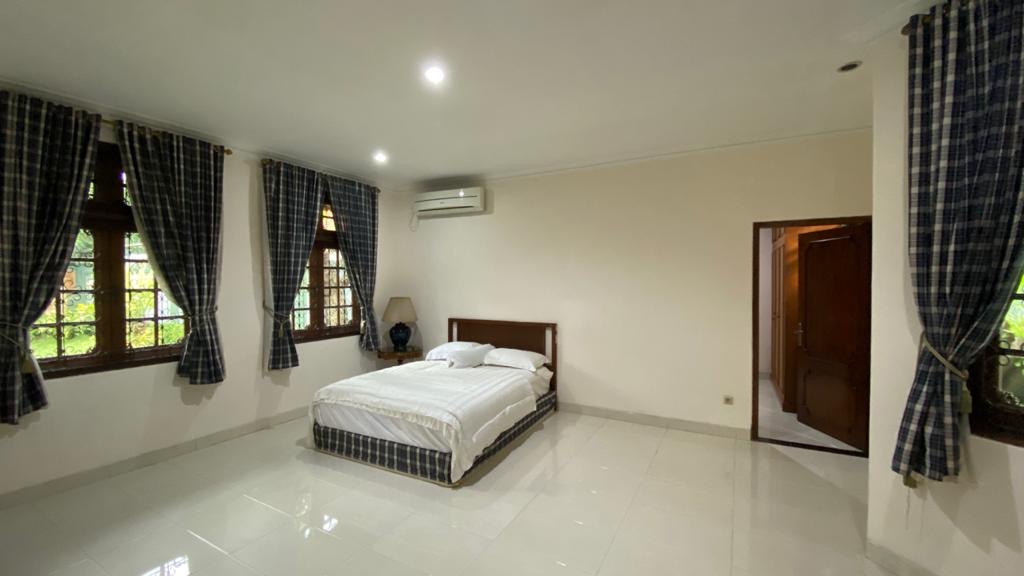 FOR RENT BEAUTIFUL & BIG HOUSE AT AMPERA, JAKARTA SELATAN