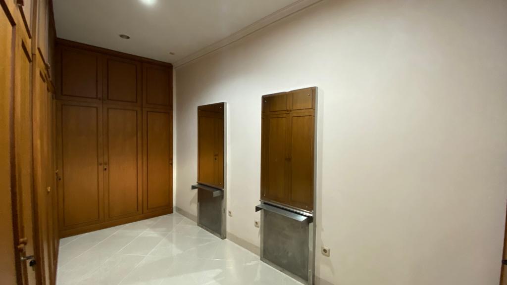 FOR RENT BEAUTIFUL & BIG HOUSE AT AMPERA, JAKARTA SELATAN