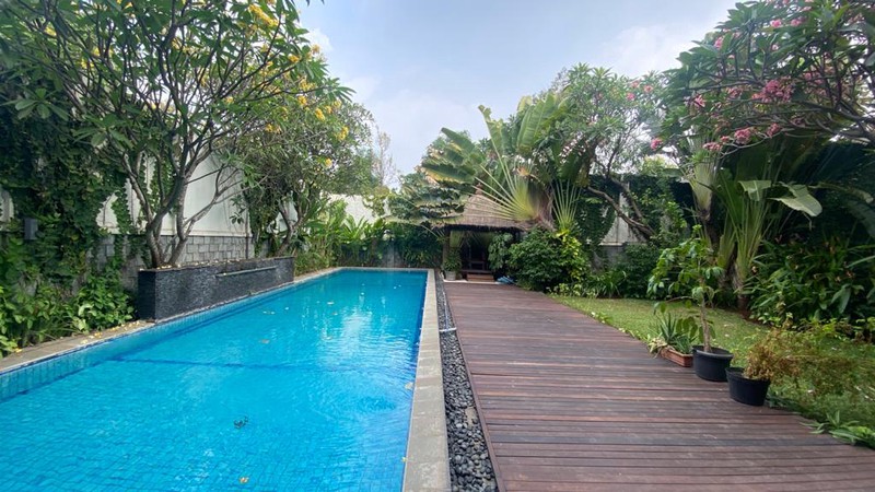 FOR RENT MODERN AND BEAUTIFUL HOUSE AT CIPETE JAKARTA SELATAN