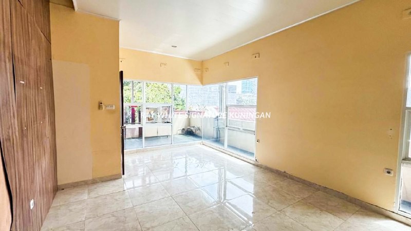 Rumah 3 Lantai di Setiabudi