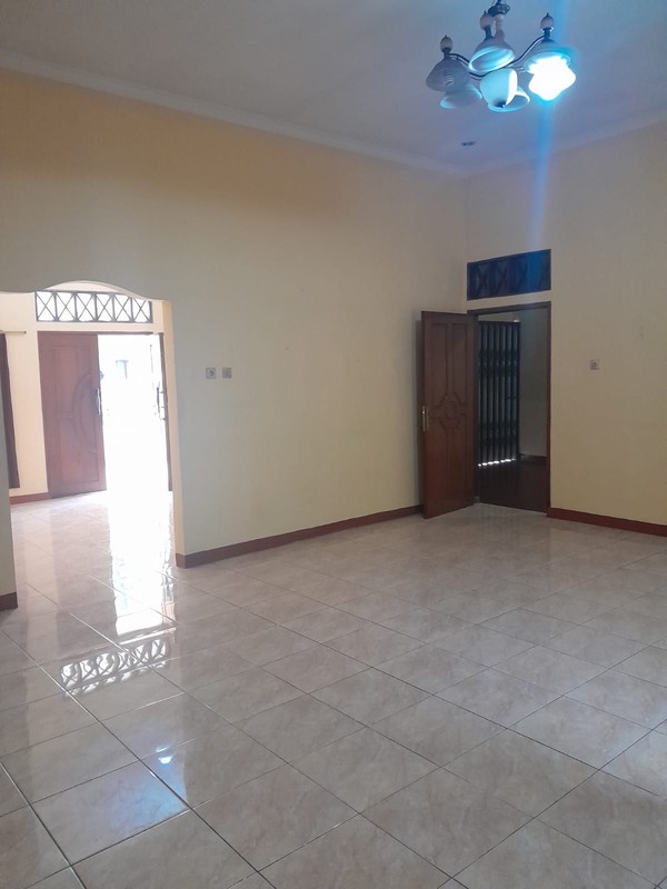 Rumah Siap Huni Perumahan Roda Kencana Pondok Gede, Dekat tol Cikunir dan Lrt Cikunir