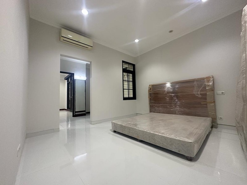 NEW HOUSE FOR RENT IN SENOPATI AREA