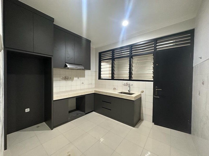 NEW HOUSE FOR RENT IN SENOPATI AREA