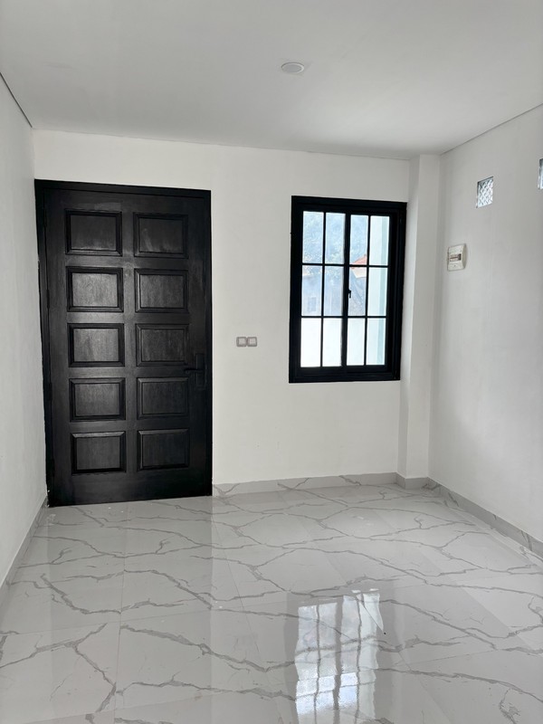 Rumah Baru 2 lantai di Cisauk selangkah ke BSD City