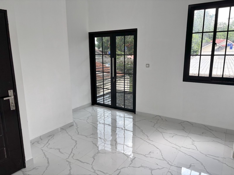 Rumah Baru 2 lantai di Cisauk selangkah ke BSD City