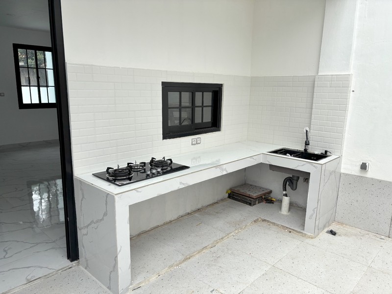 Rumah Baru 2 lantai di Cisauk selangkah ke BSD City