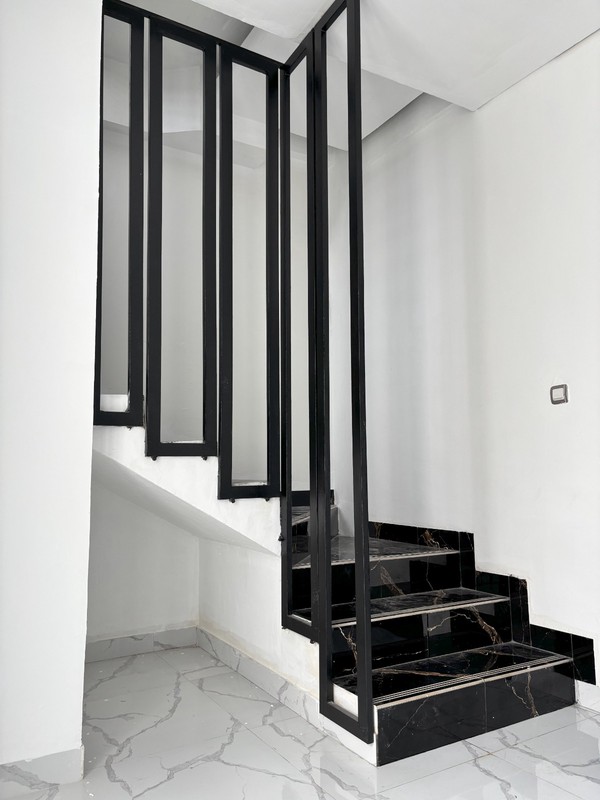 Rumah Baru 2 lantai di Cisauk selangkah ke BSD City