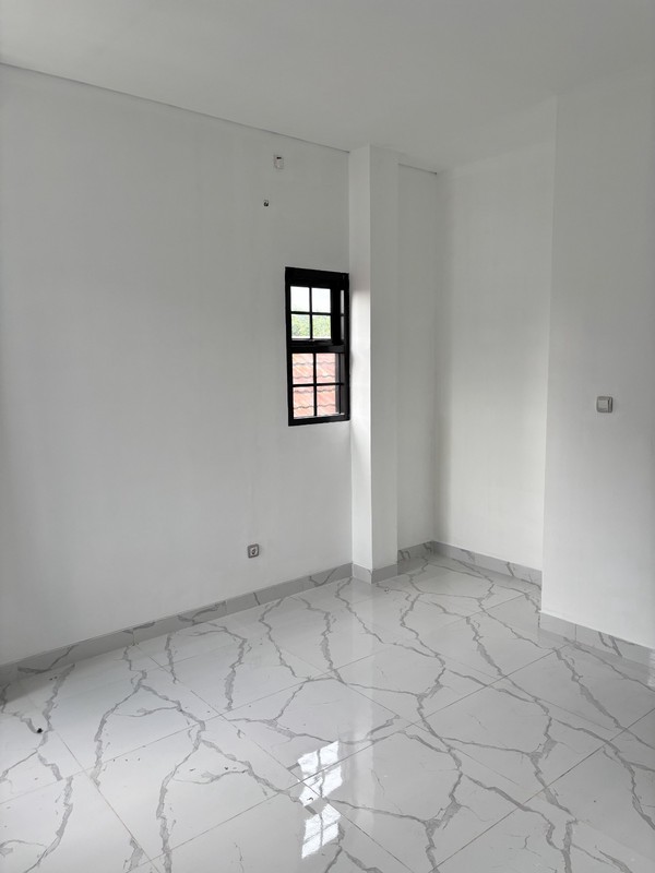 Rumah Baru 2 lantai di Cisauk selangkah ke BSD City