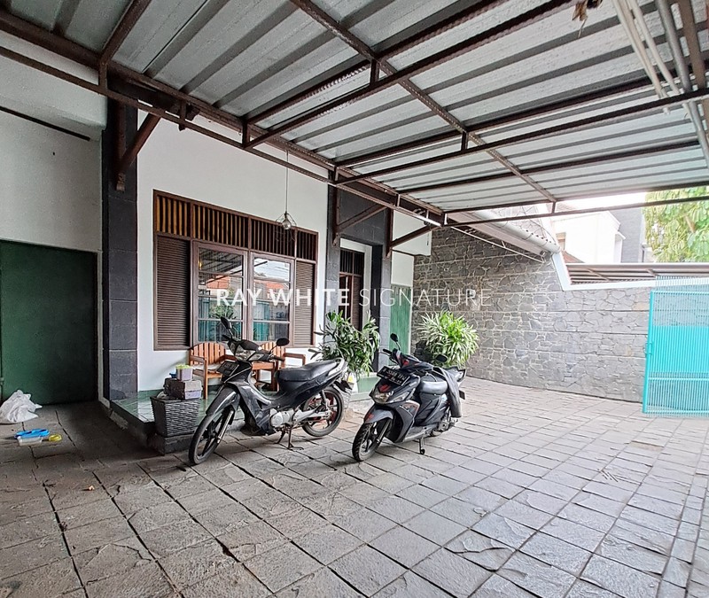 Jual Rumah Lama Terawat di Jl Kejaksaan Pondok Duren Sawit
