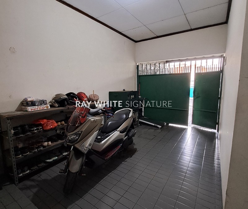 Jual Rumah Lama Terawat di Jl Kejaksaan Pondok Duren Sawit