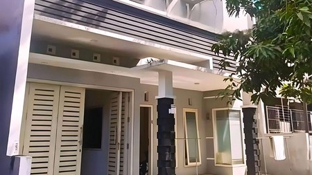 2004. Dijual Rumah 2 Lantai Tengah Kota Alun Alun Kauman Bojonegoro