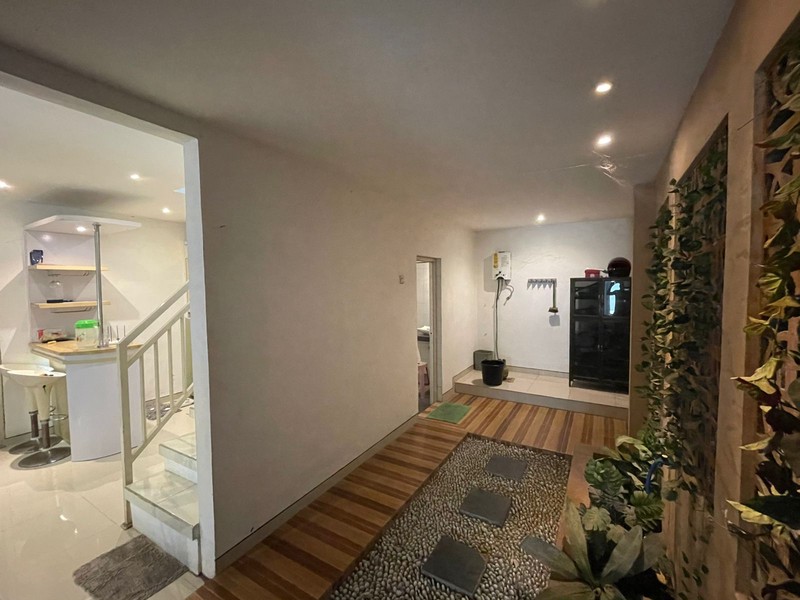 2004. Dijual Rumah 2 Lantai Tengah Kota Alun Alun Kauman Bojonegoro