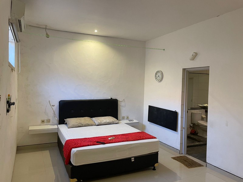 2004. Dijual Rumah 2 Lantai Tengah Kota Alun Alun Kauman Bojonegoro