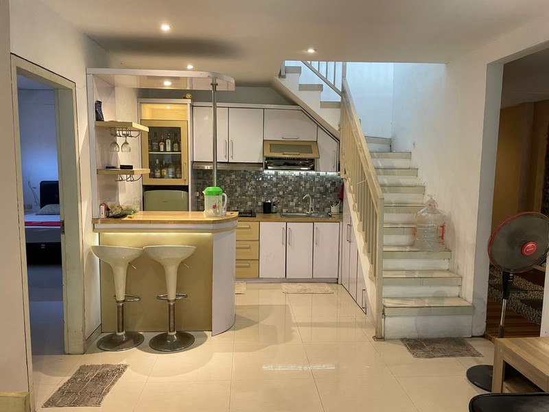 2004. Dijual Rumah 2 Lantai Tengah Kota Alun Alun Kauman Bojonegoro