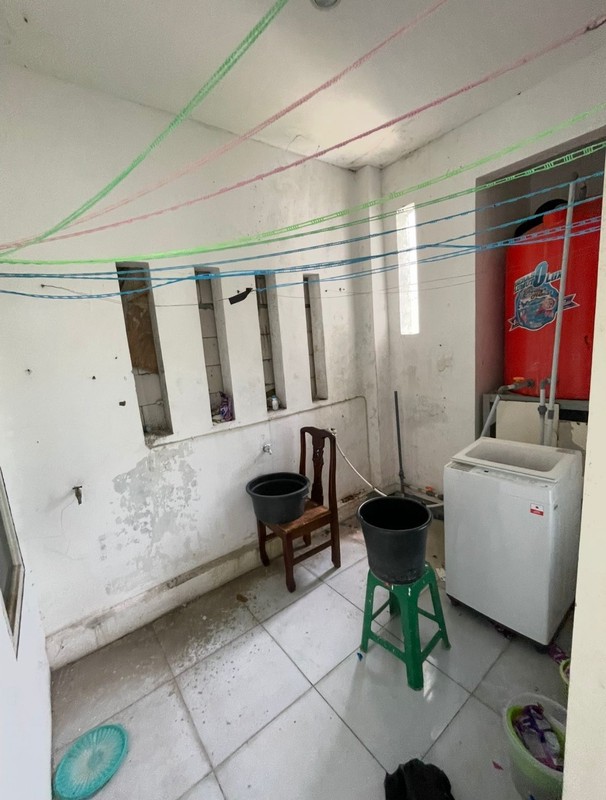 2004. Dijual Rumah 2 Lantai Tengah Kota Alun Alun Kauman Bojonegoro