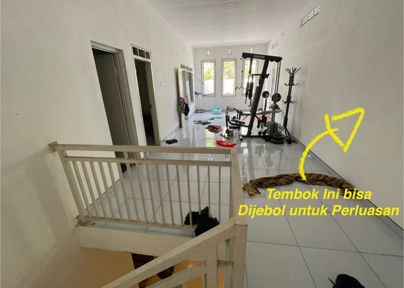 2004. Dijual Rumah 2 Lantai Tengah Kota Alun Alun Kauman Bojonegoro