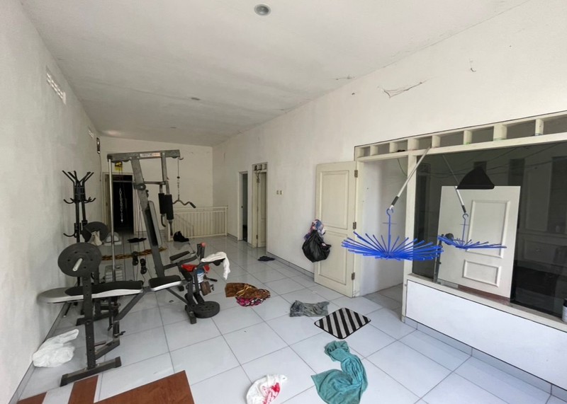 2004. Dijual Rumah 2 Lantai Tengah Kota Alun Alun Kauman Bojonegoro