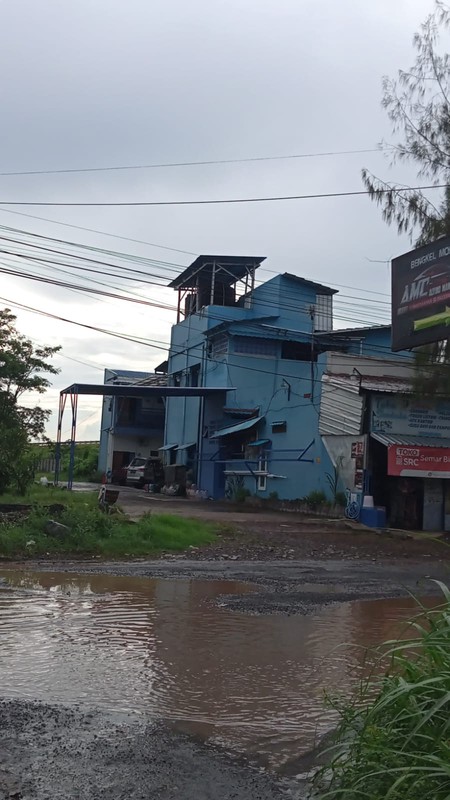 2003 Dijual Guest House Usaha Laundry dan minimart aktif Lokasi di Kotaanyar Paiton Probolinggo