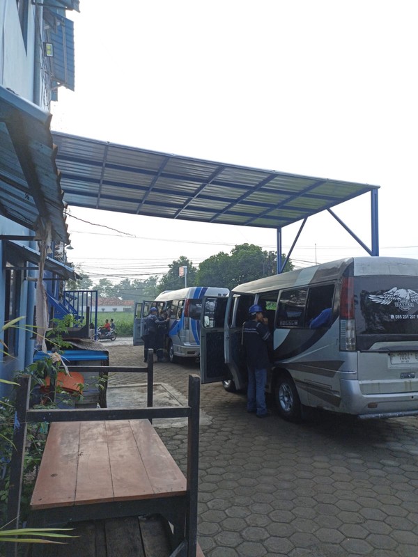 2003 Dijual Guest House Usaha Laundry dan minimart aktif Lokasi di Kotaanyar Paiton Probolinggo