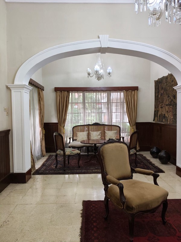 Dijual Rumah Tua Menteng Jakarta Pusat - Bangunan Belanda, Cantik & Sangat Terawat, Kayu Jati