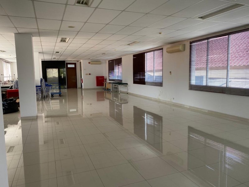 Gedung 3 Lantai di Menteng Cocok Untuk Usaha