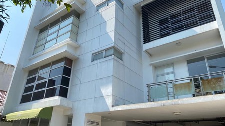 Gedung 3 Lantai di Menteng Cocok Untuk Usaha
