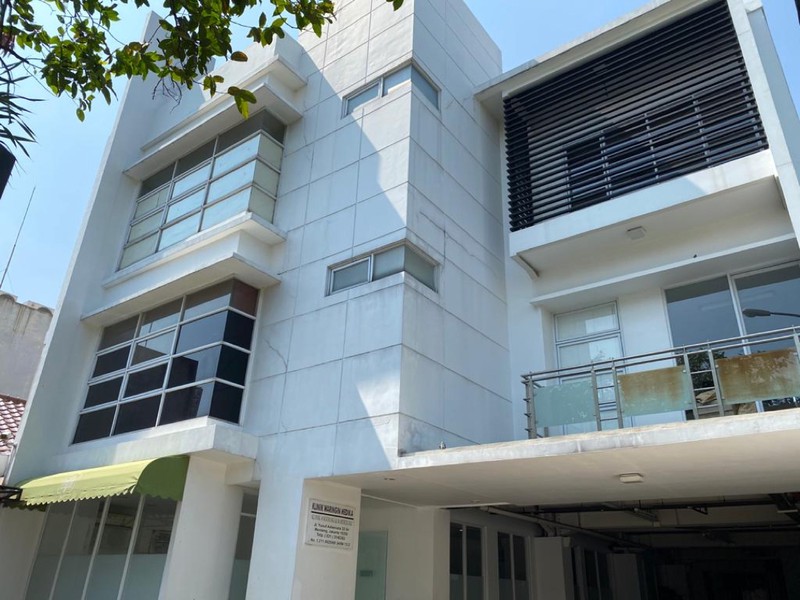 Gedung 3 Lantai di Menteng Cocok Untuk Usaha