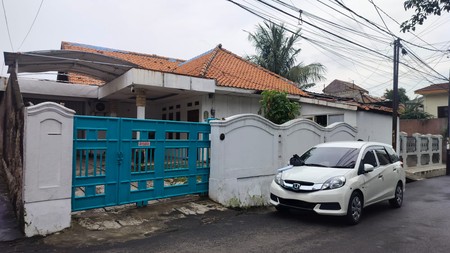 Rumah  500 sqm, Strategis di Kebon Jeruk -300 meter ke Jl Panjang, Cocok untuk Kos-kosan dan Investasi!