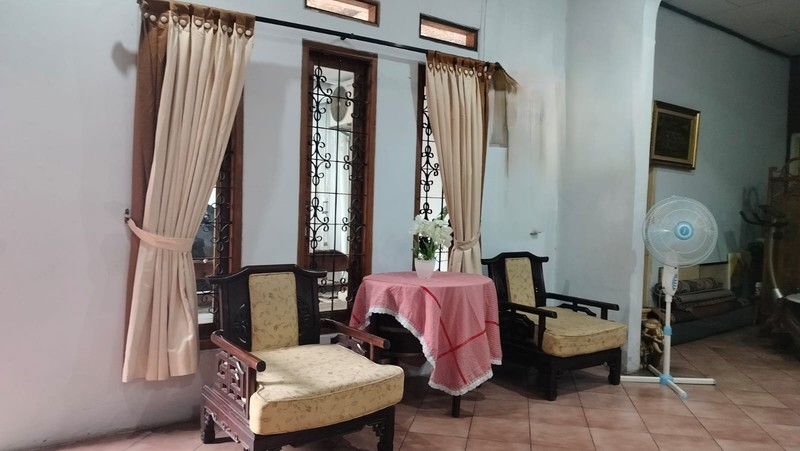 Rumah  500 sqm, Strategis di Kebon Jeruk -300 meter ke Jl Panjang, Cocok untuk Kos-kosan dan Investasi!