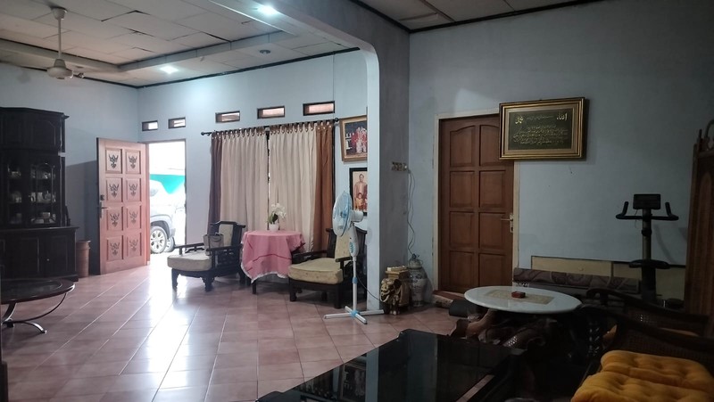 Rumah  500 sqm, Strategis di Kebon Jeruk -300 meter ke Jl Panjang, Cocok untuk Kos-kosan dan Investasi!