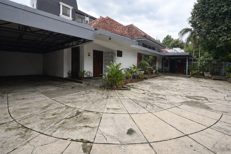 DIJUAL RUMAH ART DECO 1930-AN DI MENTENG - AUTHENTIC HERITAGE, HOOK, LAHAN 720 m²