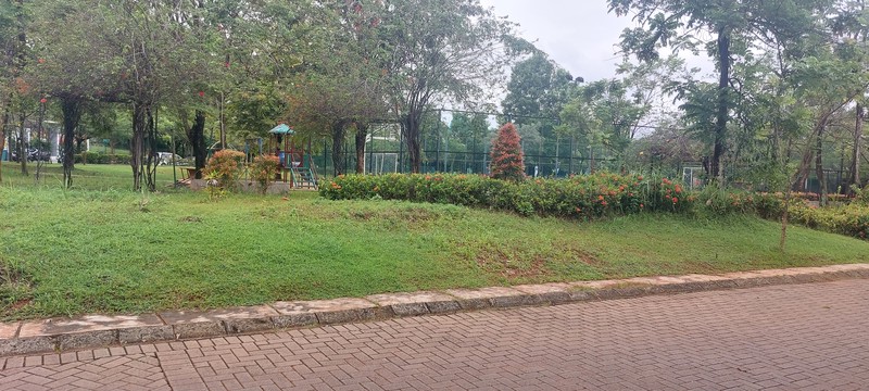 Rumah Dua Lantai siap huni di boulevard cluster Onyxs Permata Cimanggis Tapos Depok. 