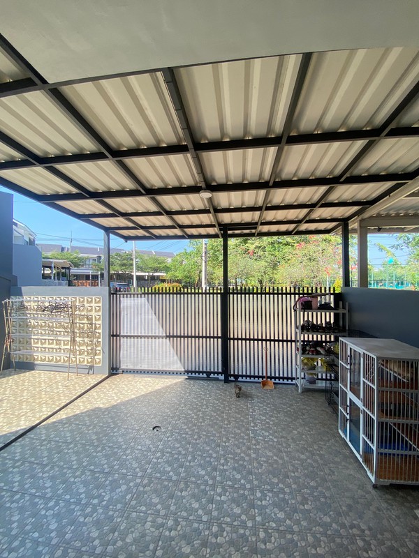 Rumah Dua Lantai siap huni di boulevard cluster Onyxs Permata Cimanggis Tapos Depok. 