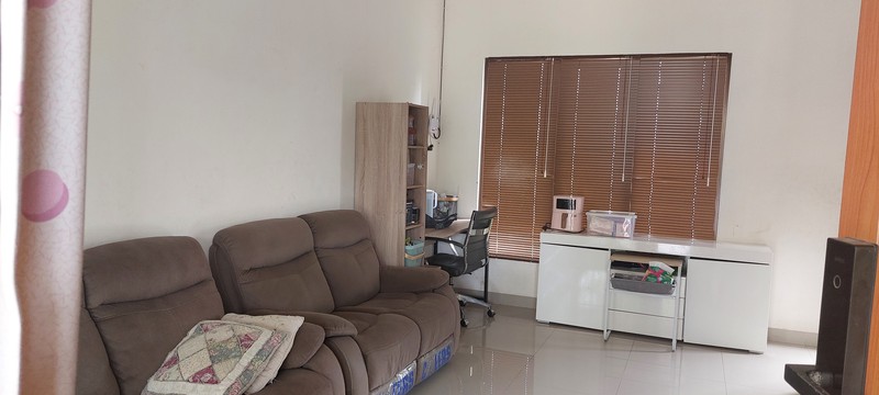 Rumah Dua Lantai siap huni di boulevard cluster Onyxs Permata Cimanggis Tapos Depok. 