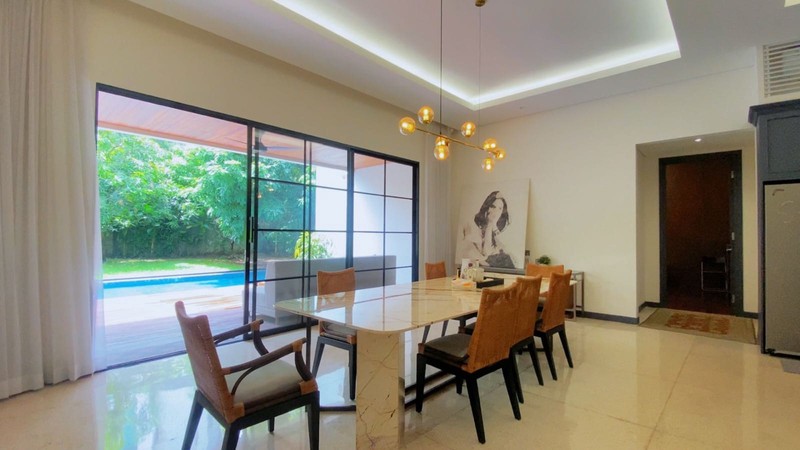 Rumah for Sale in Jakarta Selatan, DKI Jakarta Rumah Villa Ditengah Kota Jakarta