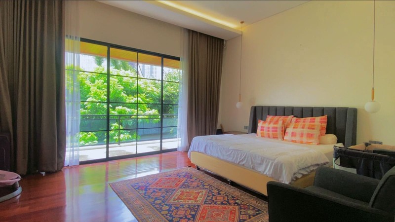 Rumah for Sale in Jakarta Selatan, DKI Jakarta Rumah Villa Ditengah Kota Jakarta