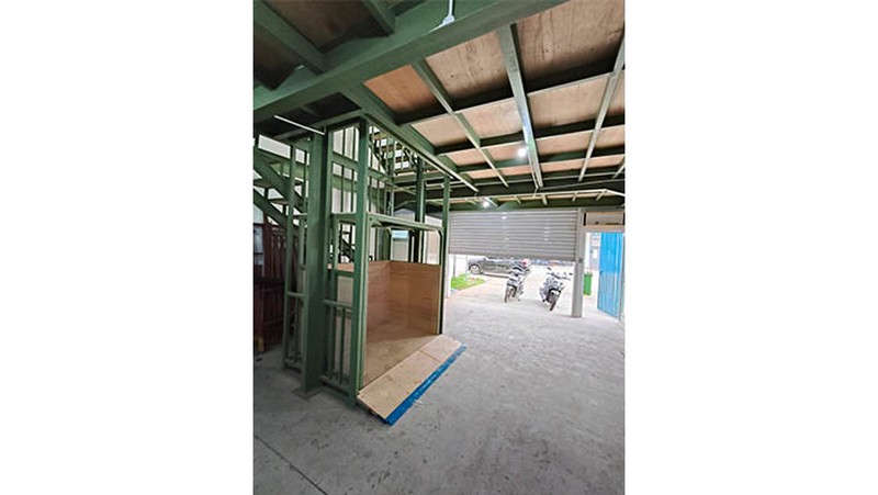 Gudang Aeropolis Technopark, baru renovasi jadi 3 lantai full dengan kontruksi WF 250, ada lift barang, akses pintu container bisa, full kanopi depan