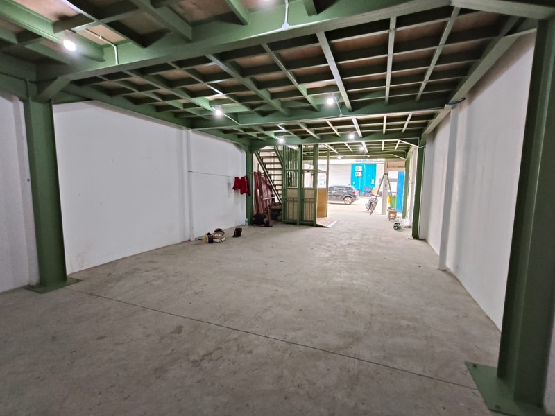 Gudang Aeropolis Technopark, baru renovasi jadi 3 lantai full dengan kontruksi WF 250, ada lift barang, akses pintu container bisa, full kanopi depan